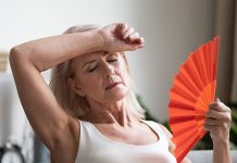 В чем опасность гормонального сбоя в период постменопаузы для женщин и как ее избежать