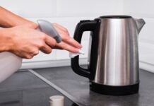 Эффективные методы очистки чайника от накипи