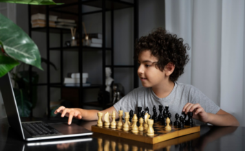 Возможно ли научить ребенка играть в шахматы онлайн: доступ к интеллектуальной игре в цифровую эпоху