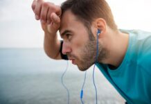 Почему один наушник Jbl Wave 200TWS не работает