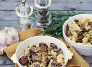 Салаты с маринованными грибами: рецепты