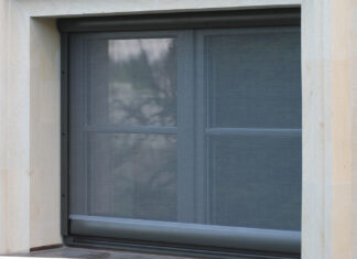 Защита от насекомых: рулонные москитные сетки на пластиковые окна