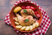 Куриная голень с картошкой в рукаве