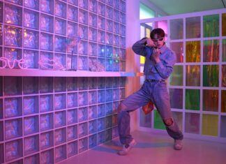 Как включить танец в Roblox