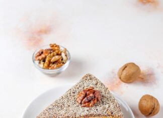 Торт с черносливом и грецким орехом