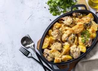 Тушеная картошка с курицей в казане