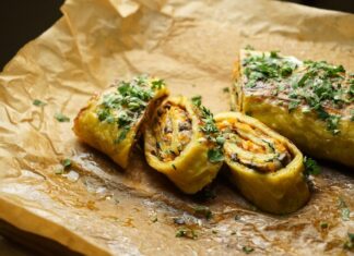 Рулет с фаршем из пельменного теста