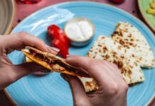 Готовим лаваш дома: простой рецепт