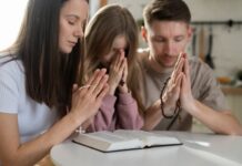 Где найти молитвы в Гэншине