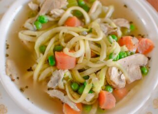 Приготовление куриного супа лапша