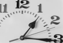 Часы показывают 22:33: значение и тайна