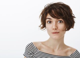 Челка-шторка на средние волосы