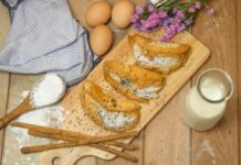 Слойки с творогом из готового теста