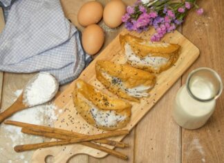 Слойки с творогом из готового теста