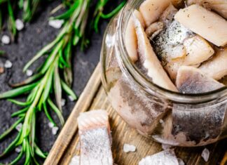 Засолить скумбрию в рассоле целиком