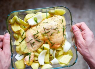 Приготовление салата из копченой курицы