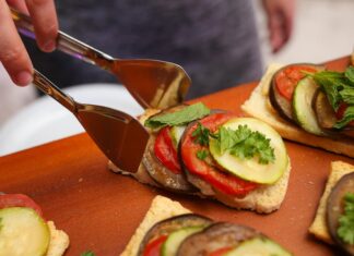 Бутеры со шпротами: пошаговый рецепт