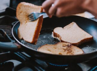 Жарка батона на сковороде: пошаговый рецепт