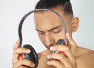 Как понять, что наушники JBL заряжаются