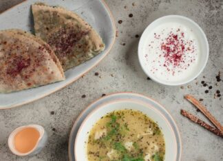 Оливковый суп с колбасой