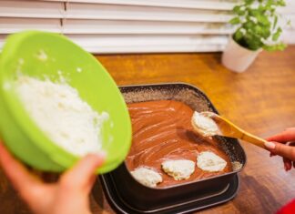 Пышная творожная запеканка в мультиварке: рецепт