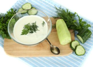 Майонезный соус с солеными огурцами