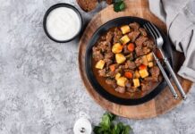 Тушеная свинина с картошкой в казане