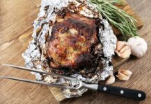 Запеченная целиком свинина в духовке