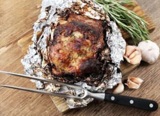 Запеченная целиком свинина в духовке