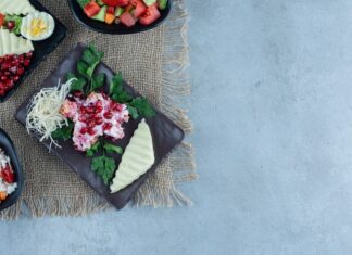 Праздничные салаты с колбасой