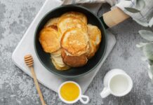 Блинчики на молоке с кипятком: простой рецепт