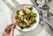 Рецепт салата с курицей и грушей