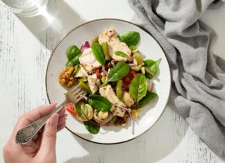 Рецепт салата с курицей и грушей