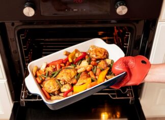 Курица с капустой в духовке