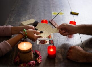 Влюбленные и 5 жезлов: сочетание в Таро