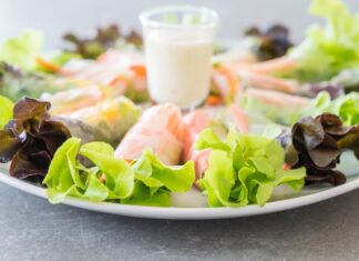 Салат из морепродуктов с пекинской капустой