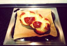 Рулет с вареньем в духовке: рецепт