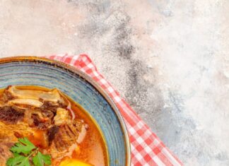 Щи из свинины и квашеной капусты