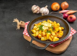 Тушеная цветная капуста с картошкой