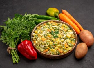 Салат из кукурузы и яиц: простой и вкусный рецепт