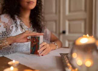 Таро онлайн: 3 карты на будущее