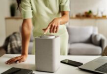 Получите Яндекс Колонку по Подписке