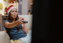 Телевизор не включается с первого раза: решение проблемы