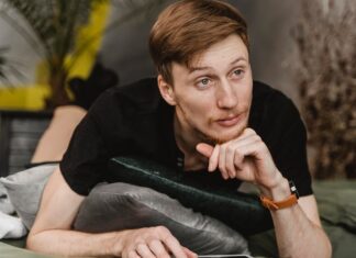 Гадание онлайн: мужчина думает обо мне