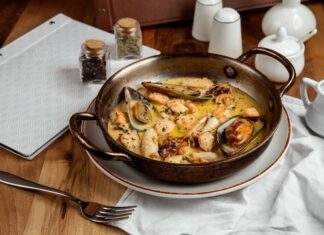 Кролик в сметане в мультиварке