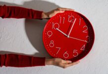 Часы показывают 11:16 — что это значит?