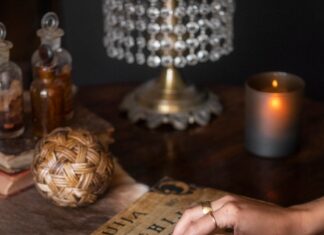 Гадание онлайн: любит ли он?