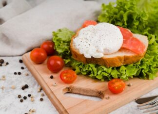 Лодочка с яйцом и сыром