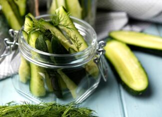 Соленые огурцы на зиму в банках
