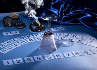 Таро: 6 Кубков и 78 Дверей